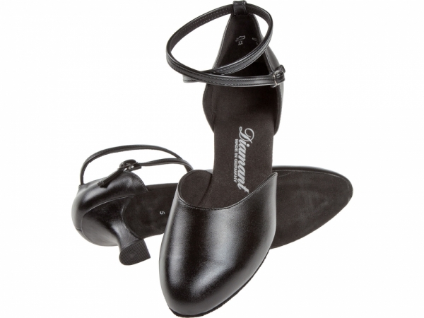 Die geschlossenen Tanzschuhe werden aufrund des höheren Absatzes gern als Salsatanzschuhe verwendet.